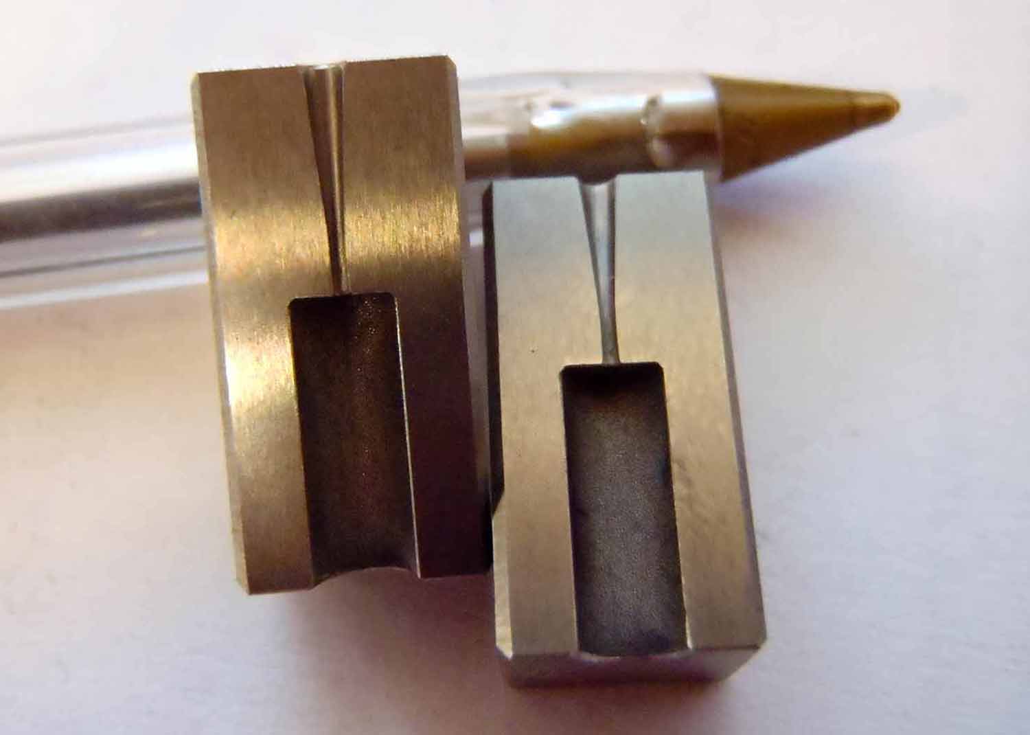 Set of 2 dies.